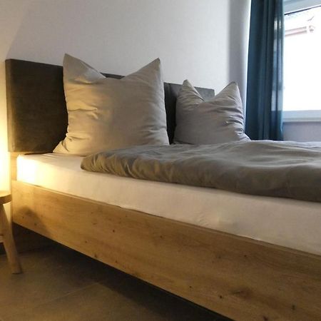 Moselufer Apartments Urzig Bagian luar foto