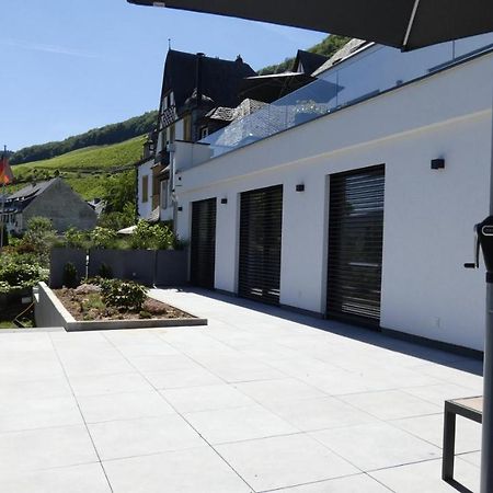 Moselufer Apartments Urzig Bagian luar foto