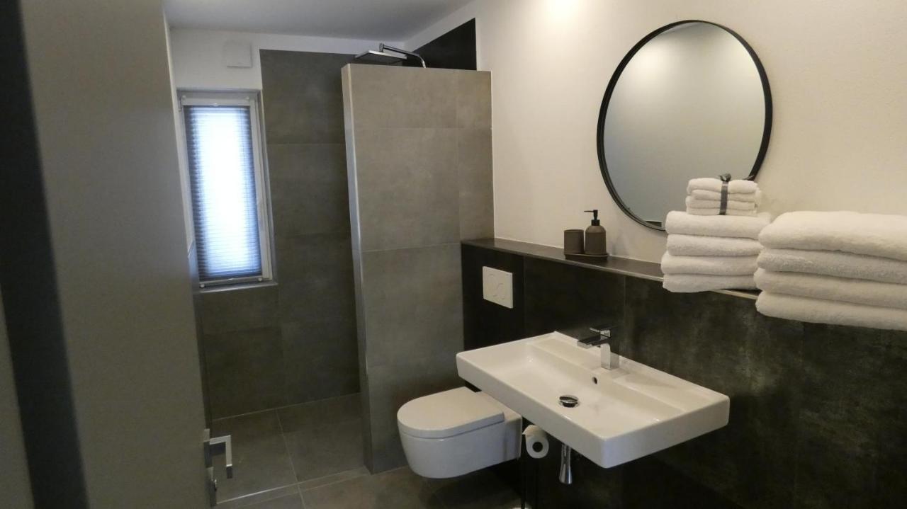 Moselufer Apartments Urzig Bagian luar foto