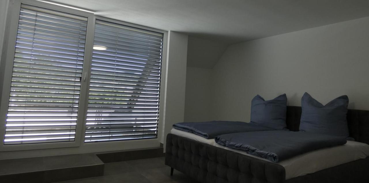 Moselufer Apartments Urzig Bagian luar foto