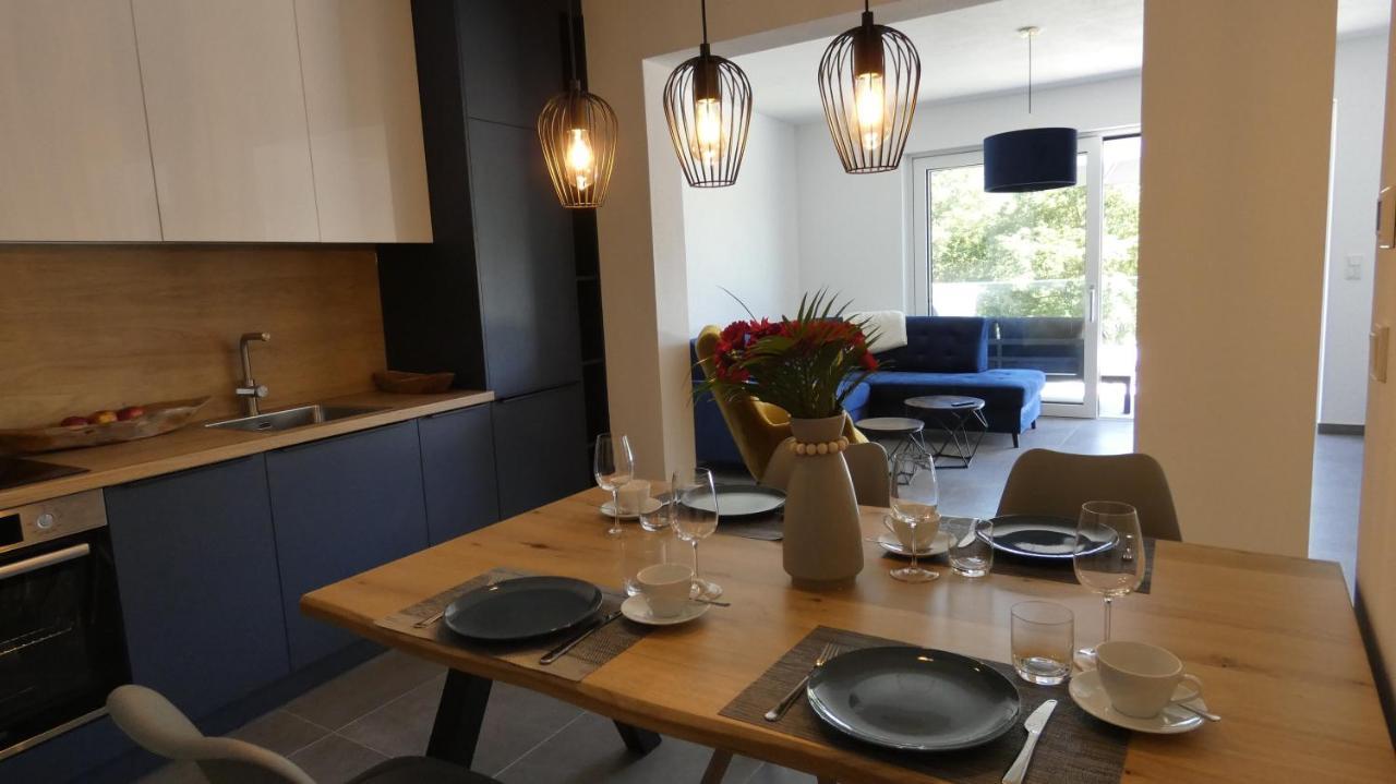 Moselufer Apartments Urzig Bagian luar foto