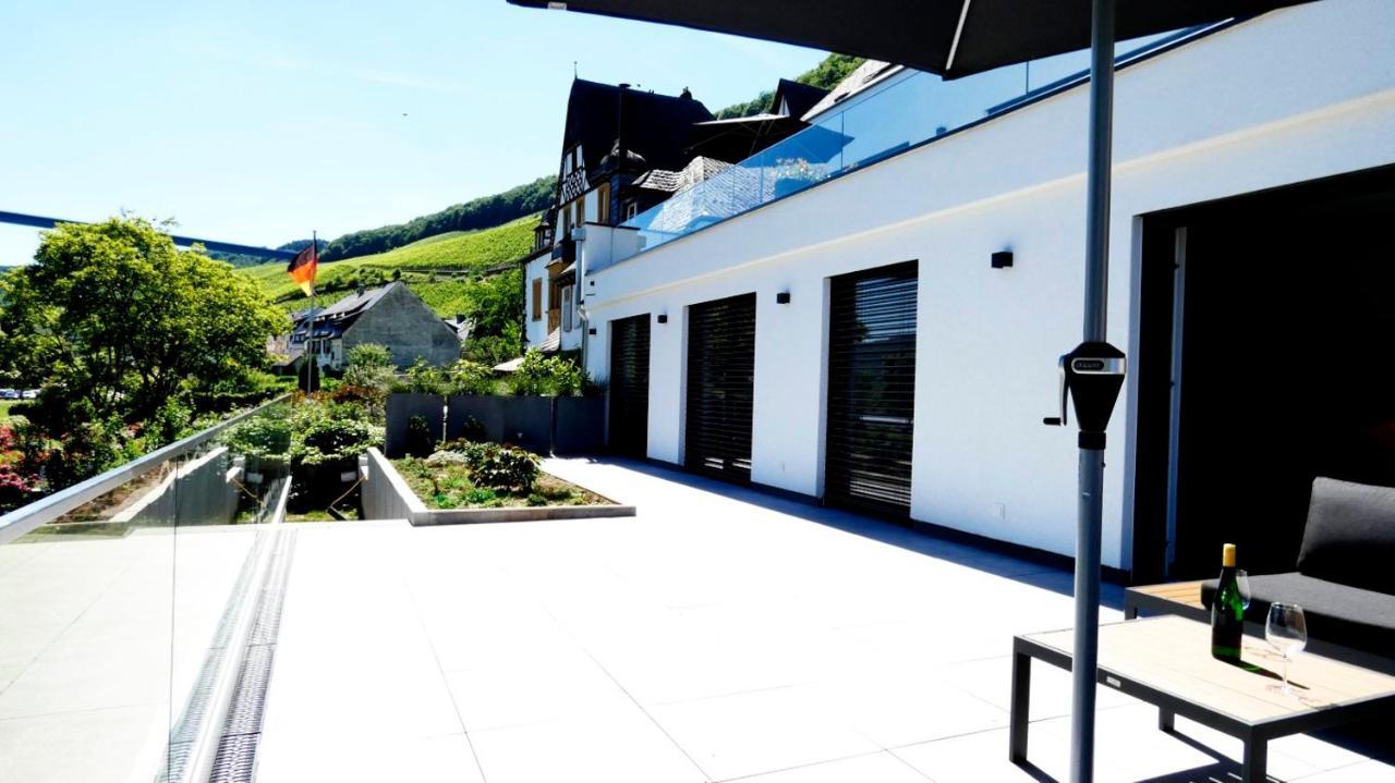 Moselufer Apartments Urzig Bagian luar foto