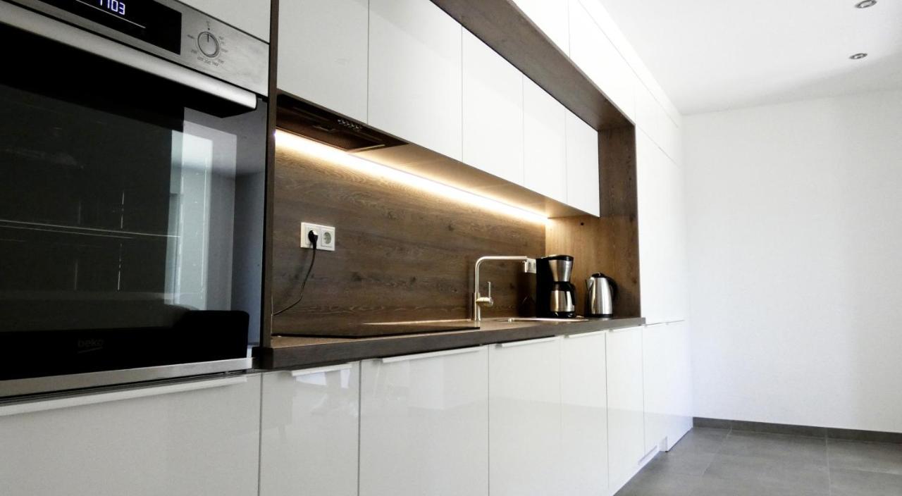 Moselufer Apartments Urzig Bagian luar foto