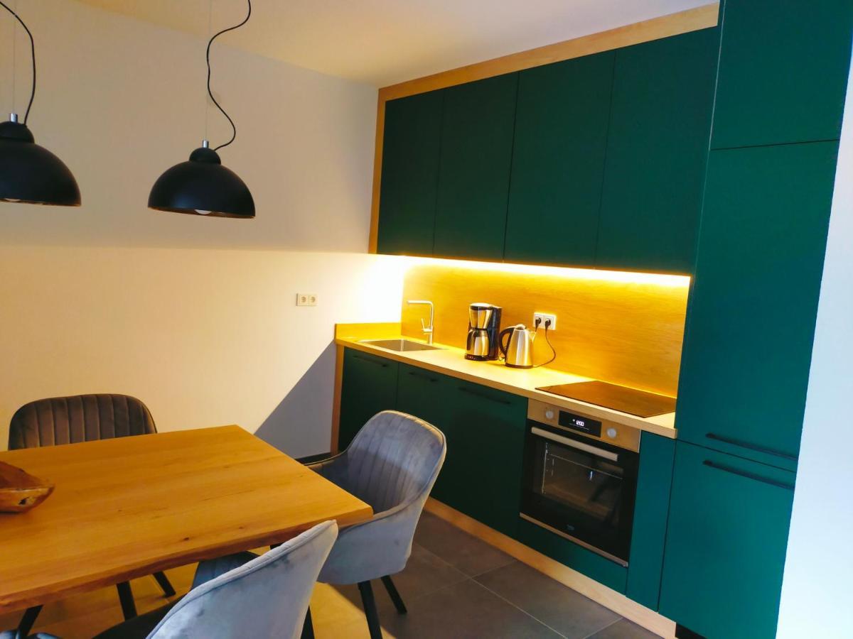 Moselufer Apartments Urzig Bagian luar foto
